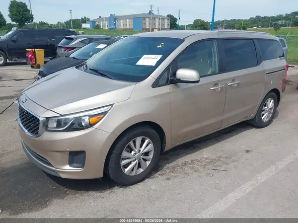 KNDMB5C14H6267468 2017 KIA SEDONA - Image 2