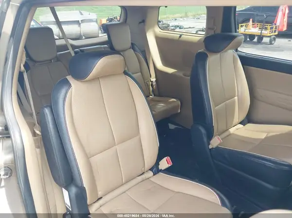 KNDMB5C14H6267468 2017 KIA SEDONA - Image 8