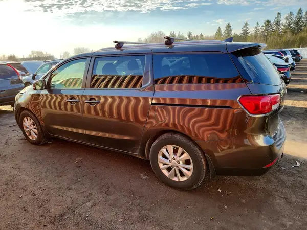 KNDMB5C14H6269799 2017 KIA SEDONA - Image 2