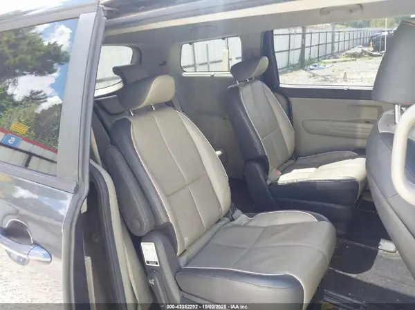 KNDMB5C14H6280849 2017 KIA SEDONA - Image 8