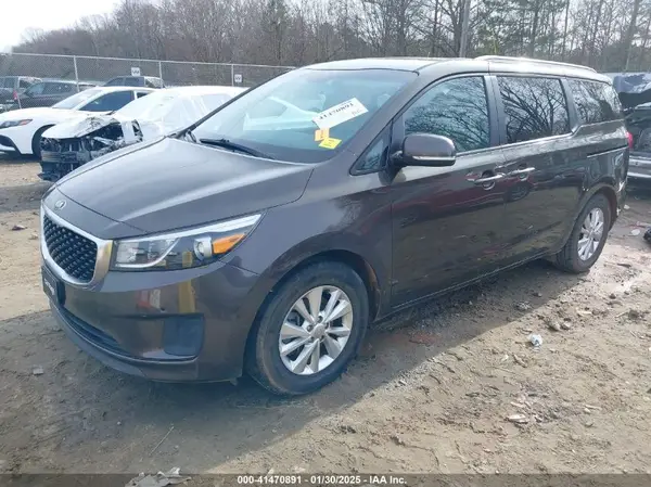 KNDMB5C14H6282214 2017 KIA SEDONA - Image 2