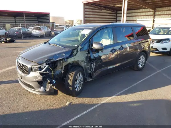 KNDMB5C14H6290913 2017 KIA SEDONA - Image 2