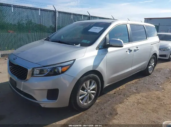 KNDMB5C14H6306740 2017 KIA SEDONA - Image 2