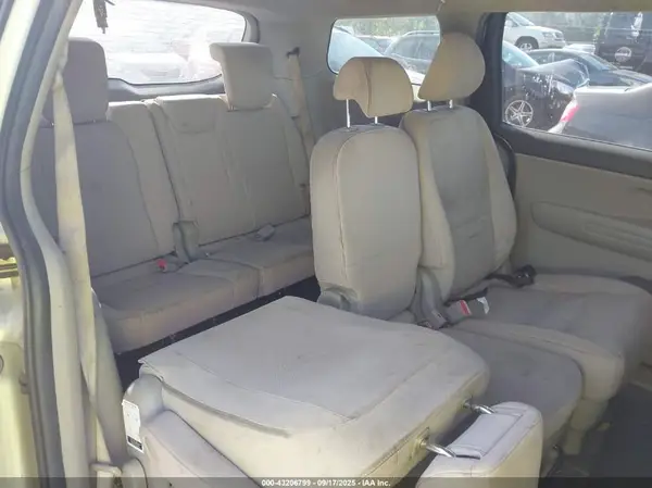 KNDMB5C14H6306740 2017 KIA SEDONA - Image 8