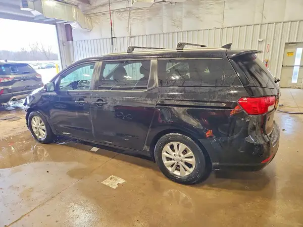 KNDMB5C14H6307015 2017 KIA SEDONA - Image 2