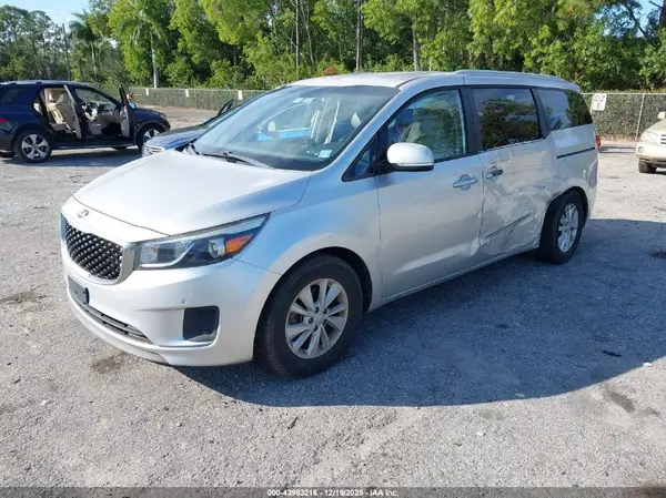 KNDMB5C14H6312893 2017 KIA SEDONA - Image 2