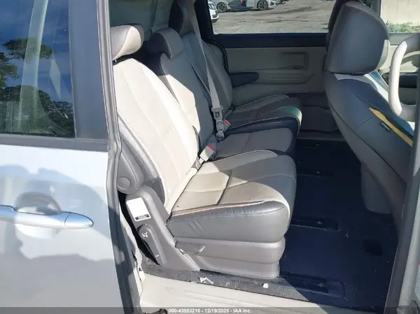 KNDMB5C14H6312893 2017 KIA SEDONA - Image 8