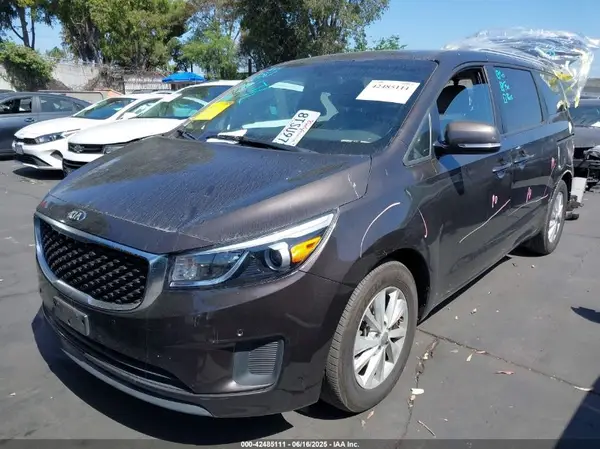 KNDMB5C14H6314031 2017 KIA SEDONA - Image 2