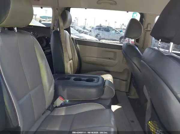 KNDMB5C14H6314031 2017 KIA SEDONA - Image 8