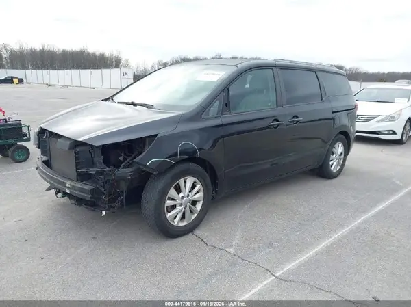 KNDMB5C14H6319942 2017 KIA SEDONA - Image 2