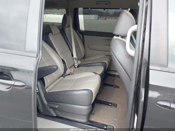 KNDMB5C14H6319942 2017 KIA SEDONA - Image 8