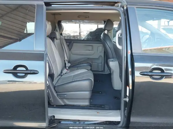 KNDMB5C14H6324090 2017 KIA SEDONA - Image 8