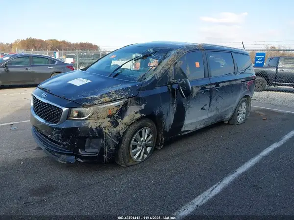 KNDMB5C14H6327345 2017 KIA SEDONA - Image 2