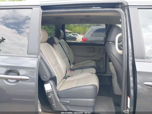 KNDMB5C14H6328429 2017 KIA SEDONA - Image 8