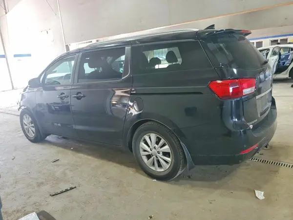 KNDMB5C14H6329063 2017 KIA SEDONA - Image 2