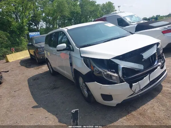 KNDMB5C14H6330486 2017 KIA SEDONA - Image 1