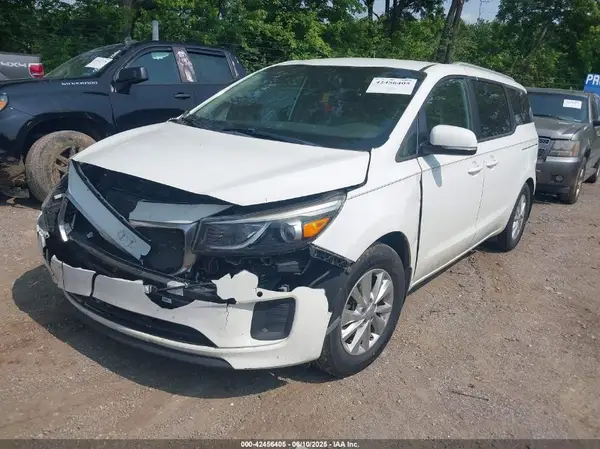 KNDMB5C14H6330486 2017 KIA SEDONA - Image 2