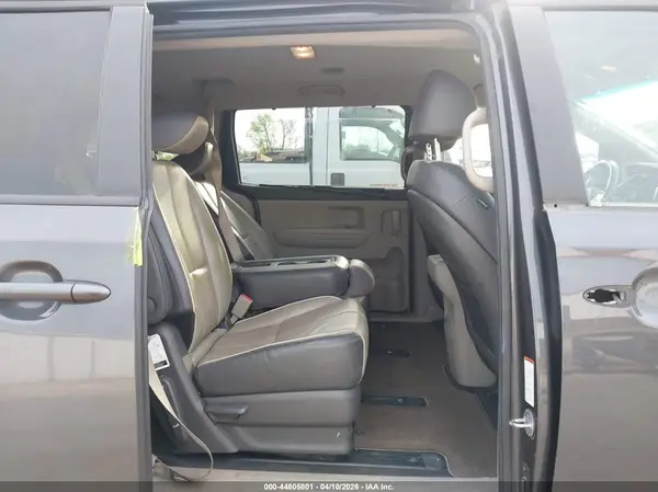 KNDMB5C14H6330911 2017 KIA SEDONA - Image 8