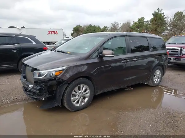 KNDMB5C14H6332173 2017 KIA SEDONA - Image 2