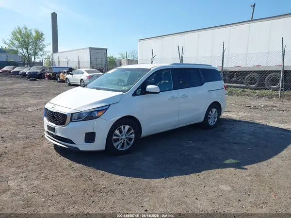 KNDMB5C14H6332237 2017 KIA SEDONA - Image 2