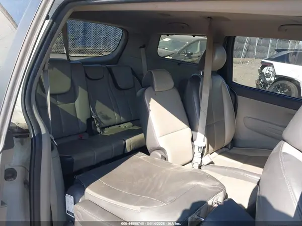 KNDMB5C14H6332237 2017 KIA SEDONA - Image 8