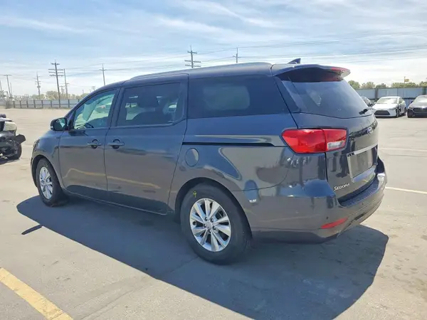 KNDMB5C14H6333078 2017 KIA SEDONA - Image 2