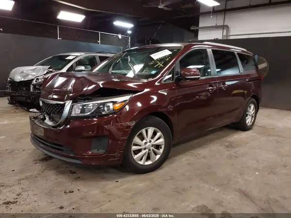 KNDMB5C14H6333338 2017 KIA SEDONA - Image 2