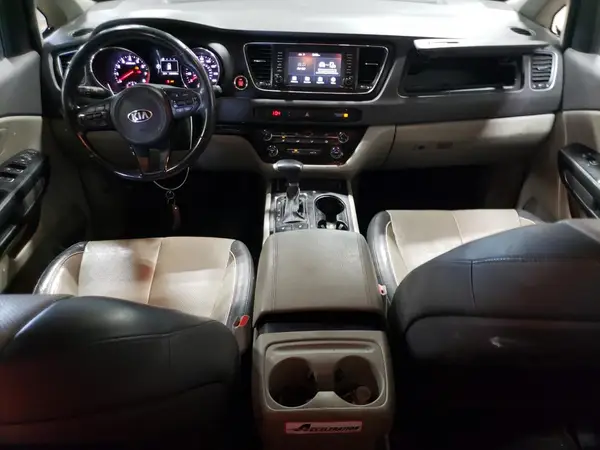 KNDMB5C14H6337938 2017 KIA SEDONA - Image 8