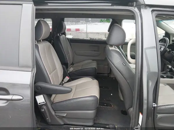 KNDMB5C14H6338345 2017 KIA SEDONA - Image 8