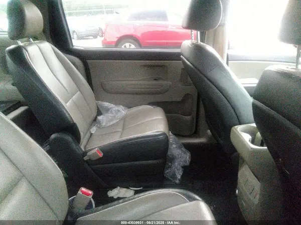 KNDMB5C14H6338359 2017 KIA SEDONA - Image 8