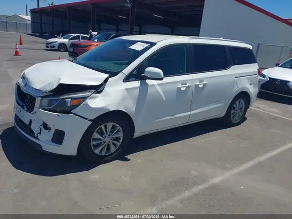KNDMB5C14H6339186 2017 KIA SEDONA - Image 2