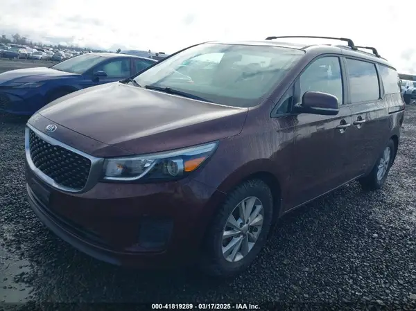 KNDMB5C14H6339494 2017 KIA SEDONA - Image 2