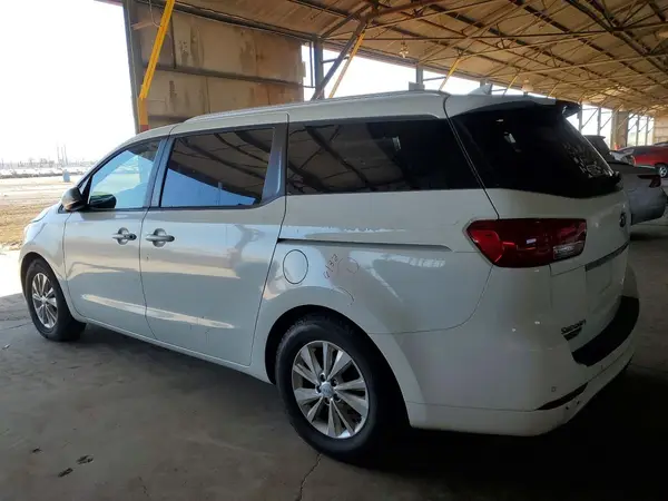 KNDMB5C14H6339737 2017 KIA SEDONA - Image 2