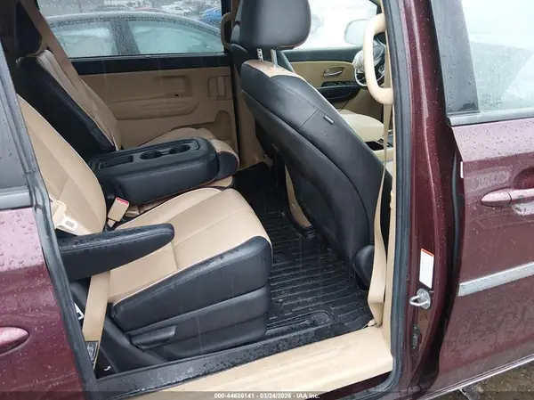 KNDMB5C14H6340032 2017 KIA SEDONA - Image 8