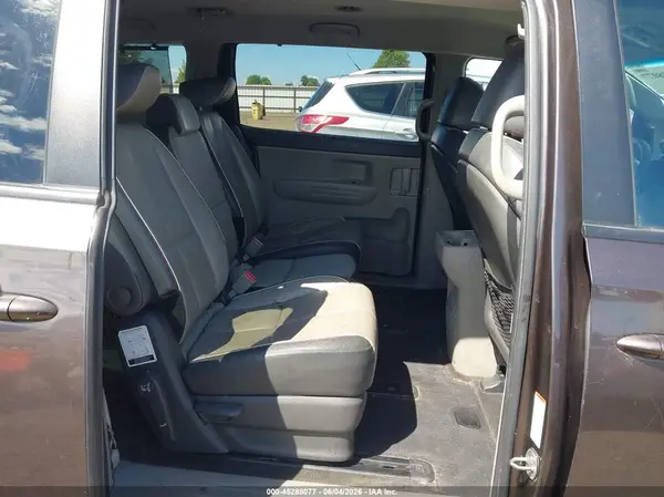 KNDMB5C14H6340094 2017 KIA SEDONA - Image 8
