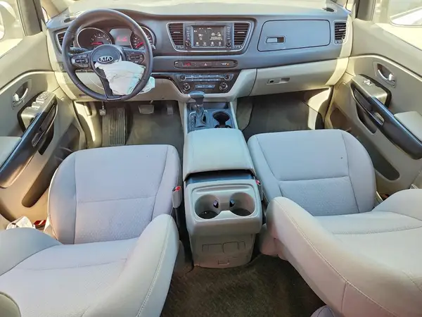 KNDMB5C14H6341374 2017 KIA SEDONA - Image 8