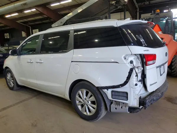 KNDMB5C14J6351585 2018 KIA SEDONA - Image 2