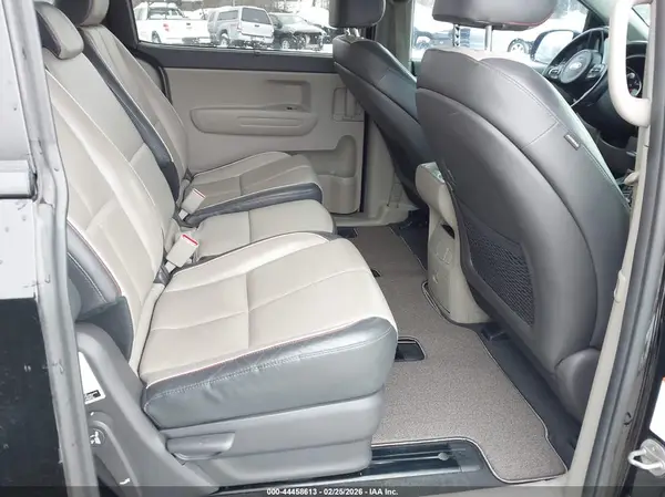KNDMB5C14J6357855 2018 KIA SEDONA - Image 8
