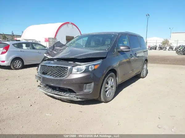 KNDMB5C14J6360819 2018 KIA SEDONA - Image 2