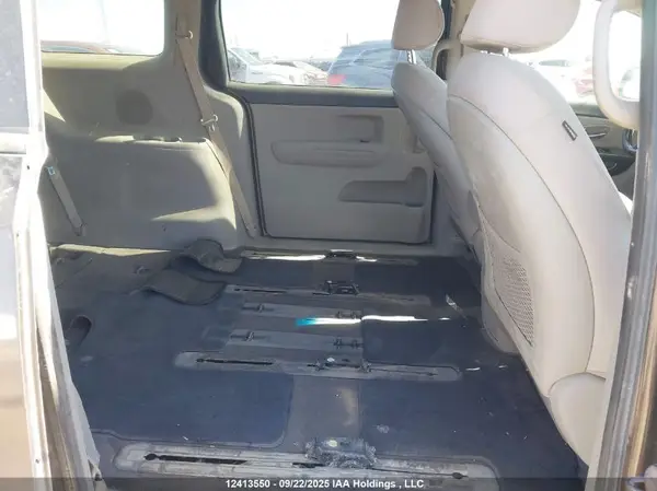 KNDMB5C14J6360819 2018 KIA SEDONA - Image 8
