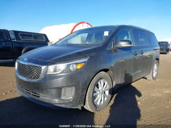 KNDMB5C14J6371271 2018 KIA SEDONA - Image 2