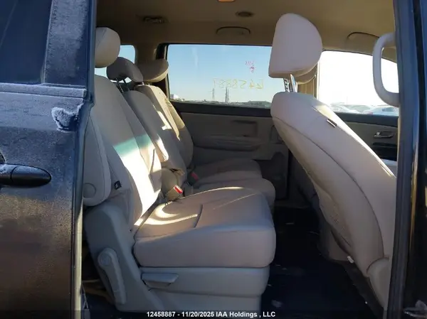 KNDMB5C14J6371271 2018 KIA SEDONA - Image 8