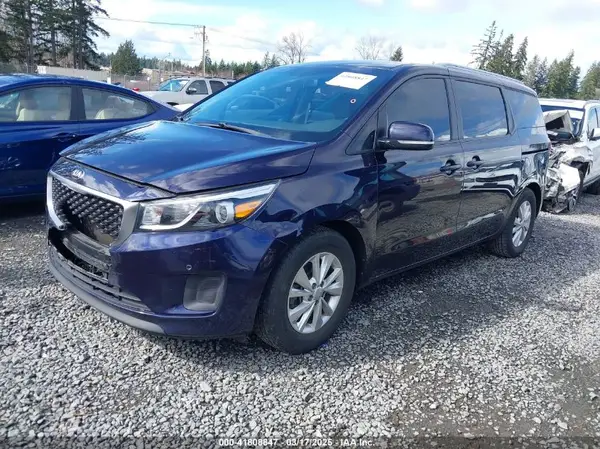 KNDMB5C14J6388894 2018 KIA SEDONA - Image 2