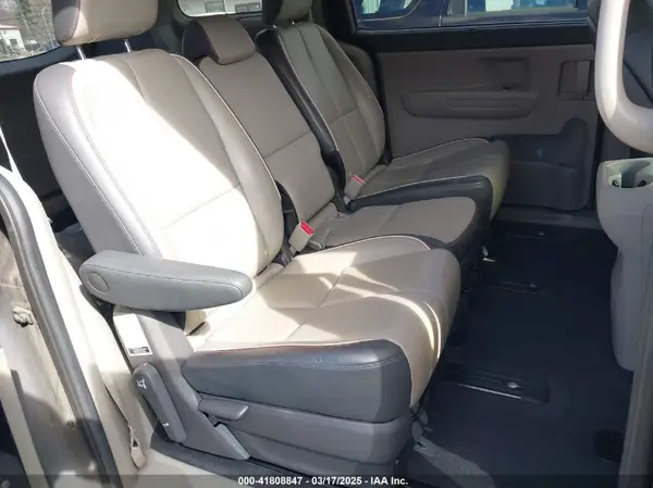 KNDMB5C14J6388894 2018 KIA SEDONA - Image 8