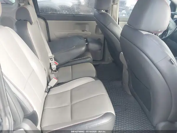 KNDMB5C14J6401188 2018 KIA SEDONA - Image 8