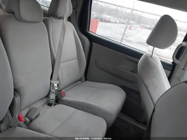 KNDMB5C14M6675608 2021 KIA SEDONA - Image 8