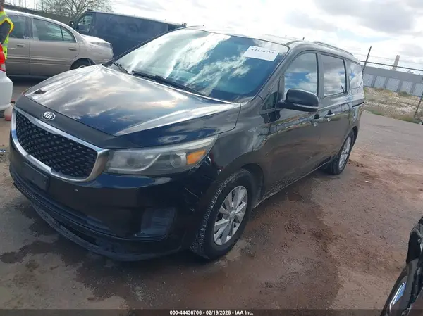 KNDMB5C15G6085955 2016 KIA SEDONA - Image 2