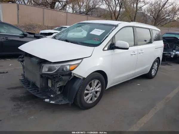 KNDMB5C15G6102639 2016 KIA SEDONA - Image 2