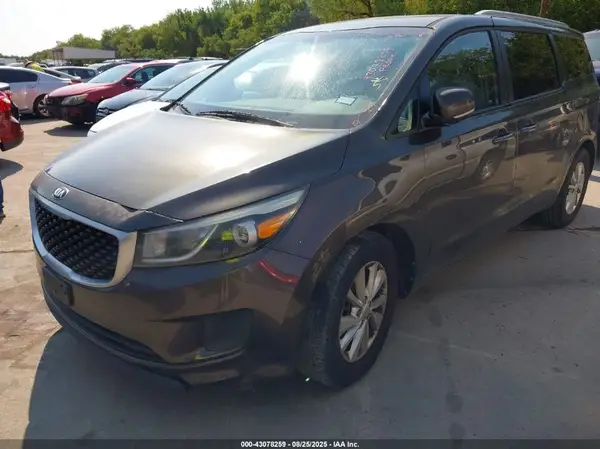 KNDMB5C15G6105704 2016 KIA SEDONA - Image 2