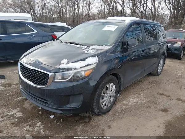 KNDMB5C15G6116170 2016 KIA SEDONA - Image 2